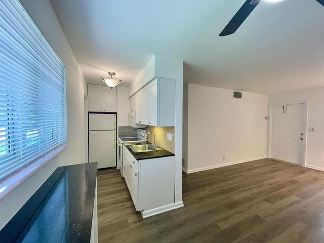 1704 NE 9th Street, Fort Lauderdale, FL 33304