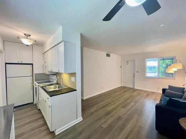 1704 NE 9th Street, Fort Lauderdale, FL 33304