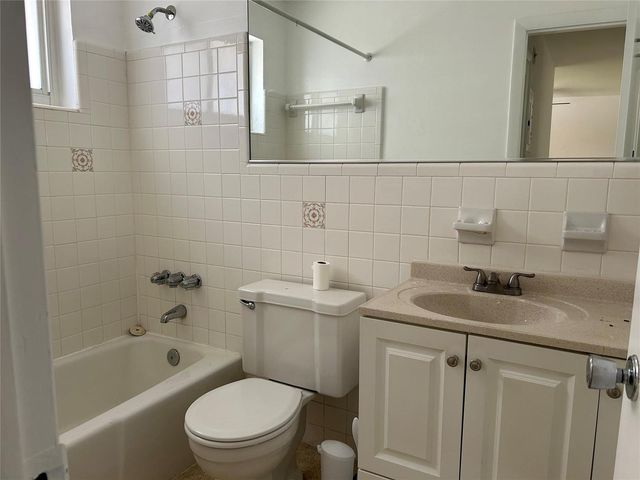 1704 NE 9th Street, Fort Lauderdale, FL 33304