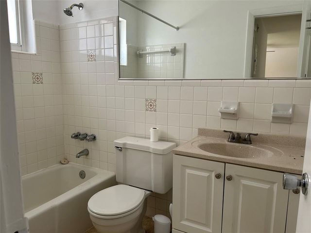 1704 NE 9th Street, Fort Lauderdale, FL 33304