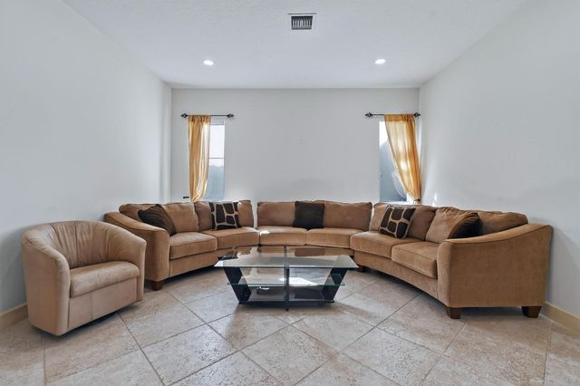 120 NW Willow Grove Avenue, Port St. Lucie, FL 34986