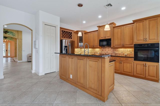 120 NW Willow Grove Avenue, Port St. Lucie, FL 34986