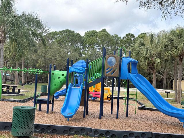 120 NW Willow Grove Avenue, Port St. Lucie, FL 34986