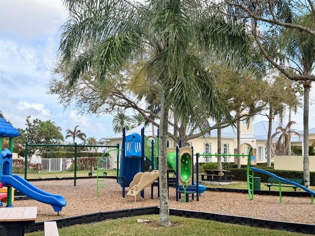 120 NW Willow Grove Avenue, Port St. Lucie, FL 34986