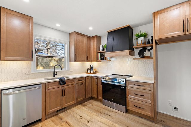 2340 S Nolting Avenue, Springfield, MO 65807