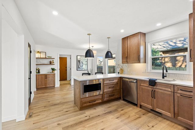 2340 S Nolting Avenue, Springfield, MO 65807