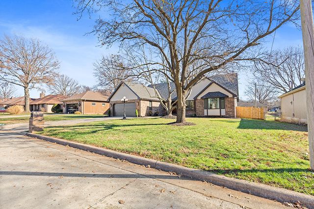 2340 S Nolting Avenue, Springfield, MO 65807