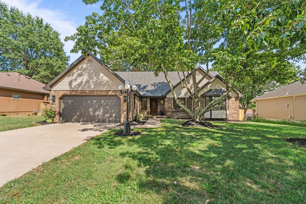2340 S Nolting Avenue, Springfield, MO 65807