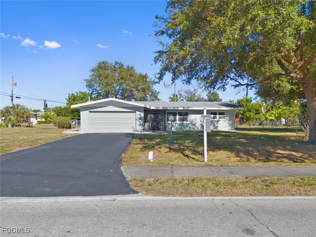 2307 Woodland BLVD, Fort Myers, FL 33907