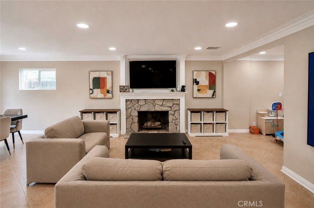 Image 4 of property listing at 14522 Emerywood Road, Tustin, CA 92780