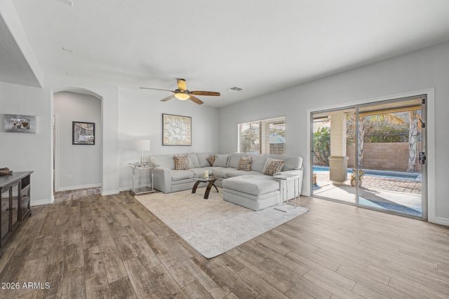 2733 E RAKESTRAW Lane, Gilbert, AZ 85298