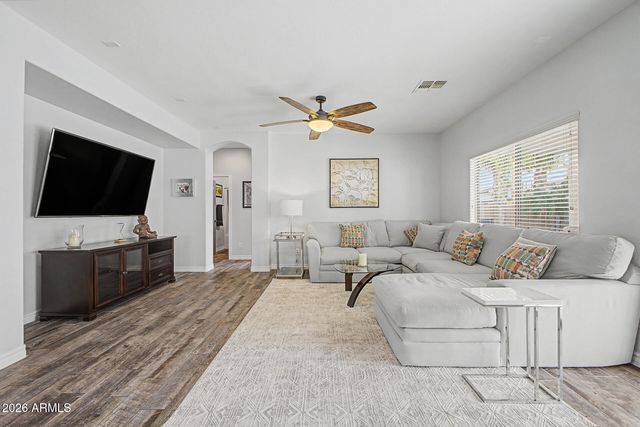 2733 E RAKESTRAW Lane, Gilbert, AZ 85298