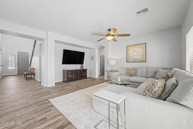 2733 E RAKESTRAW Lane, Gilbert, AZ 85298