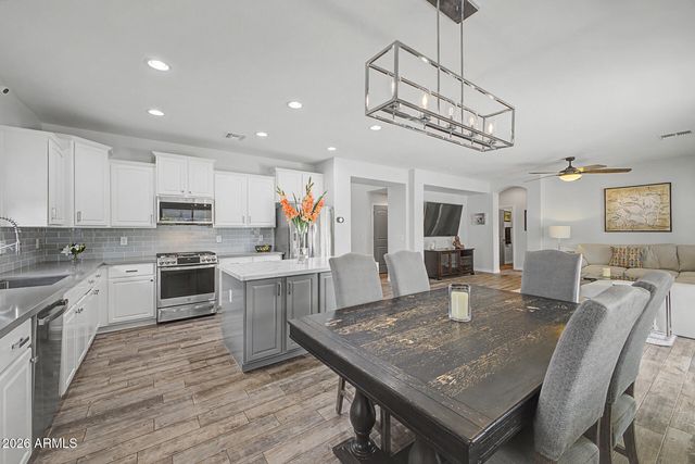 2733 E RAKESTRAW Lane, Gilbert, AZ 85298