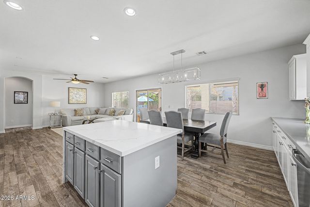 2733 E RAKESTRAW Lane, Gilbert, AZ 85298