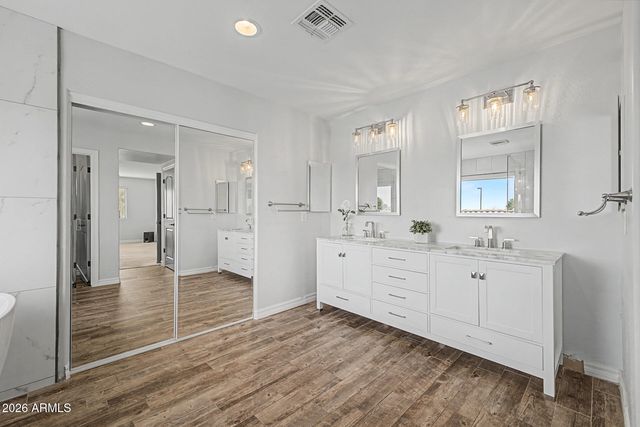 2733 E RAKESTRAW Lane, Gilbert, AZ 85298