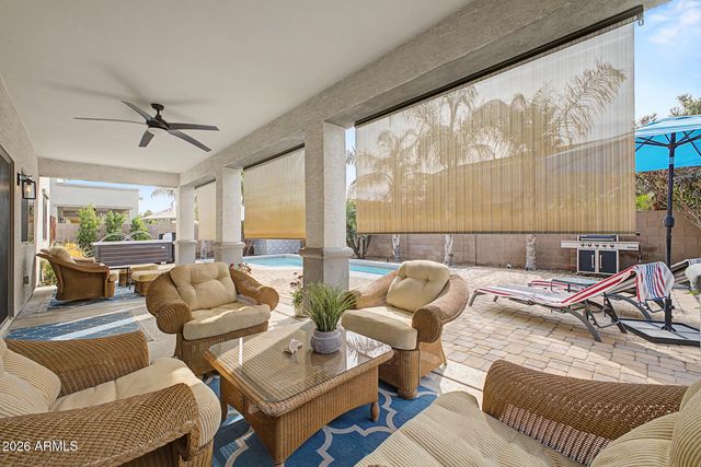 2733 E RAKESTRAW Lane, Gilbert, AZ 85298