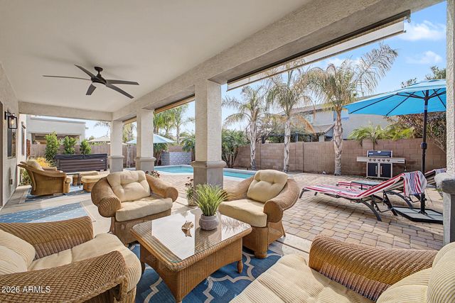 2733 E RAKESTRAW Lane, Gilbert, AZ 85298