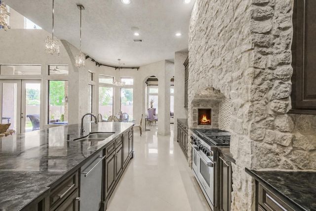 5703 Lakeshore Vista Drive, Richmond, TX 77469