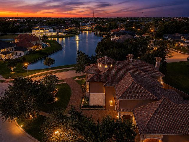 5703 Lakeshore Vista Drive, Richmond, TX 77469