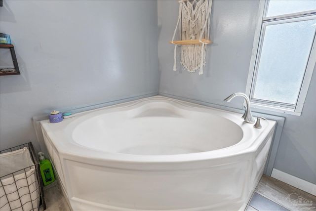 4485 Gainer Ave, Milton, FL 32583