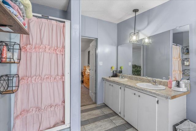 4485 Gainer Ave, Milton, FL 32583