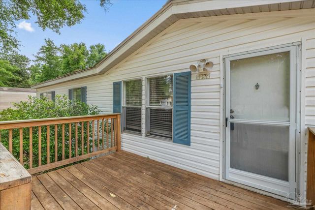 4485 Gainer Ave, Milton, FL 32583