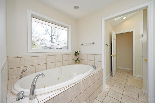 6866 Kenwood Road, Madeira, OH 45243