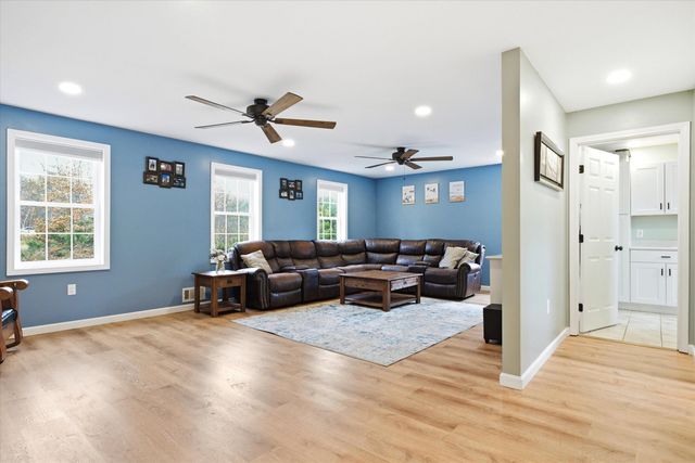4 Cobblestone Place, Merrimack, NH 03054