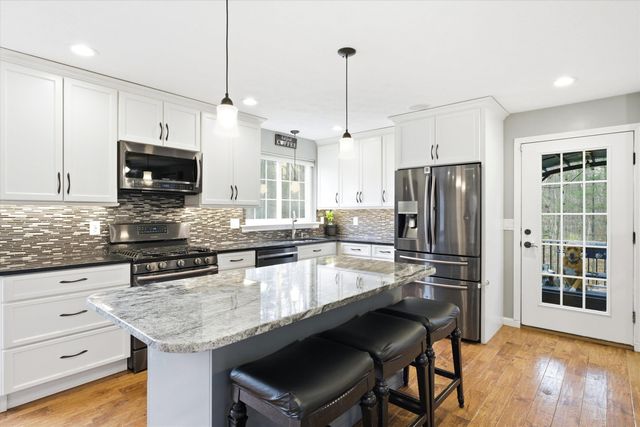 4 Cobblestone Place, Merrimack, NH 03054