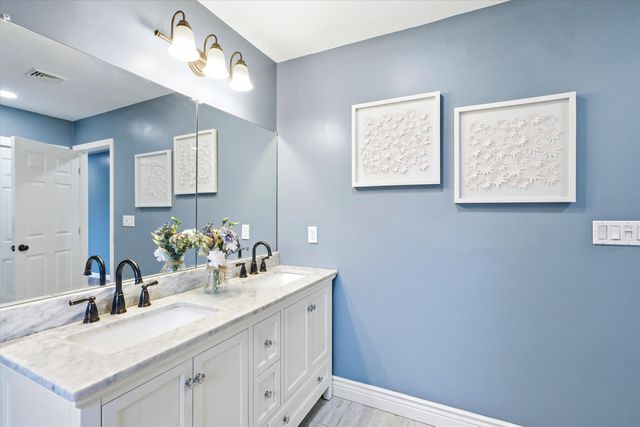 4 Cobblestone Place, Merrimack, NH 03054