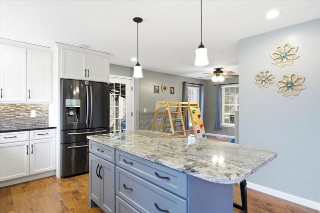 4 Cobblestone Place, Merrimack, NH 03054