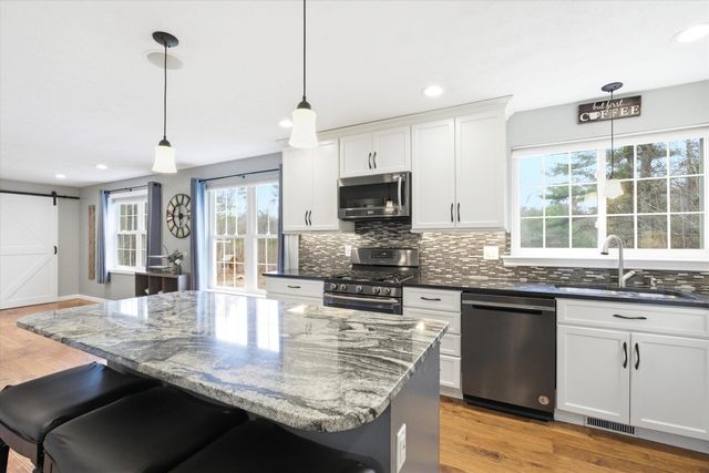 4 Cobblestone Place, Merrimack, NH 03054