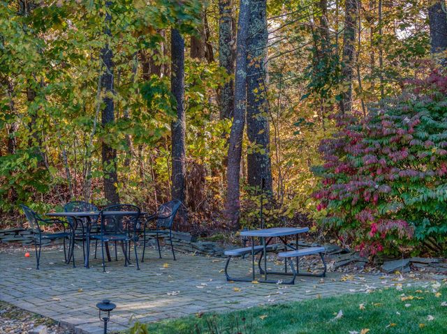 4 Cobblestone Place, Merrimack, NH 03054