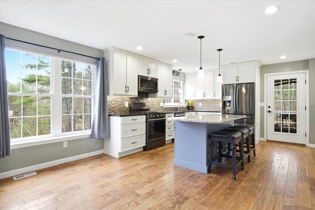 4 Cobblestone Place, Merrimack, NH 03054
