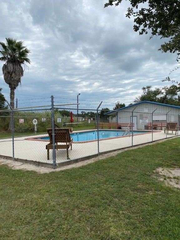 293 Woods Dr, Rockport, TX 78382 — photo 4