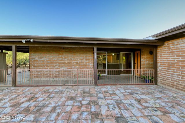 3520 N Melpomene Way, Tucson, AZ 85749