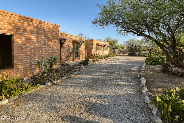 3520 N Melpomene Way, Tucson, AZ 85749