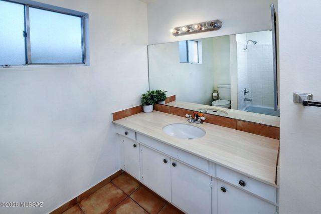 3520 N Melpomene Way, Tucson, AZ 85749