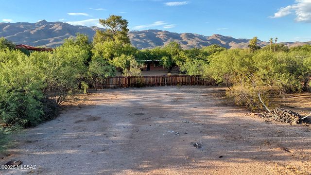 3520 N Melpomene Way, Tucson, AZ 85749