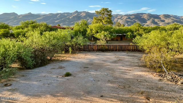 3520 N Melpomene Way, Tucson, AZ 85749