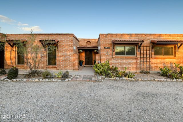 3520 N Melpomene Way, Tucson, AZ 85749