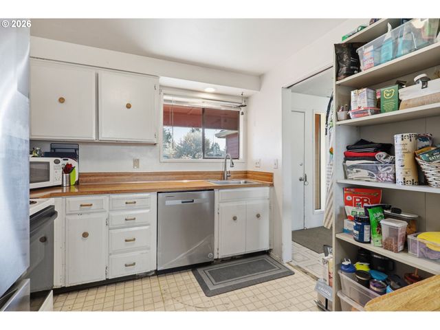 5643 Se SIERRA St, Hillsboro, OR 97123