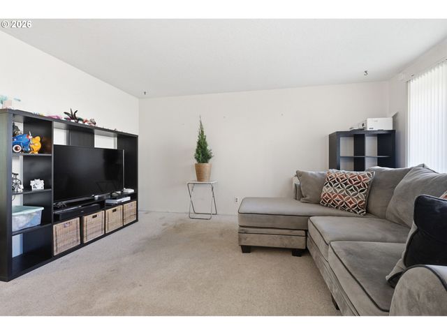 5643 Se SIERRA St, Hillsboro, OR 97123