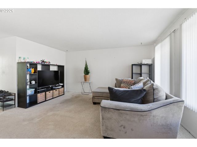 5643 Se SIERRA St, Hillsboro, OR 97123