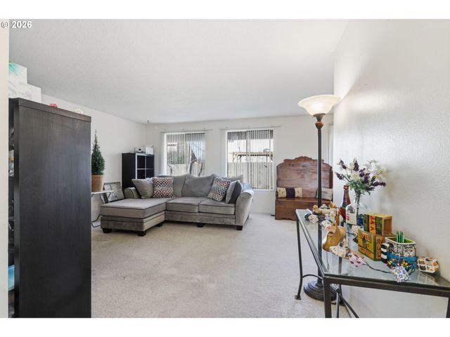 5643 Se SIERRA St, Hillsboro, OR 97123