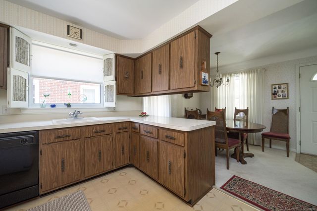 21712 Prestwick Avenue, Harper Woods, MI 48225