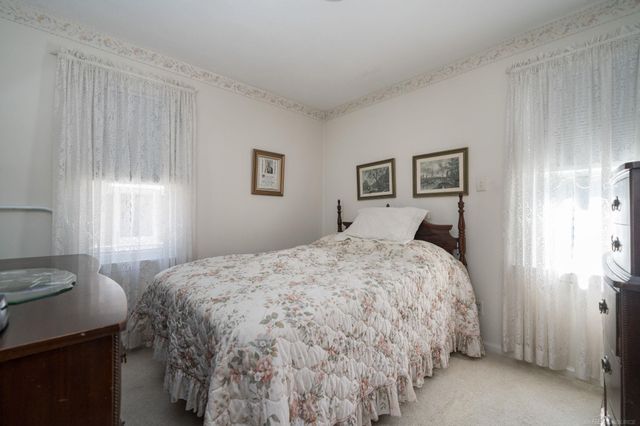 21712 Prestwick Avenue, Harper Woods, MI 48225