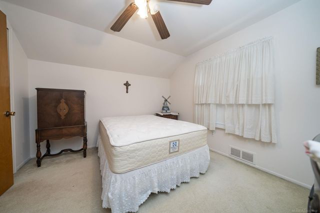 21712 Prestwick Avenue, Harper Woods, MI 48225