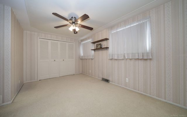 21712 Prestwick Avenue, Harper Woods, MI 48225